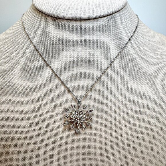Sterling Silver 925 Snowflake Illusion Stone Pendant Necklace Size 18" Length - Picture 1 of 16